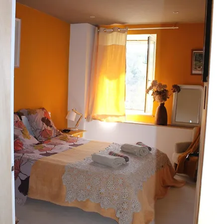 D'hotes Par Hasard Bed & Breakfast *